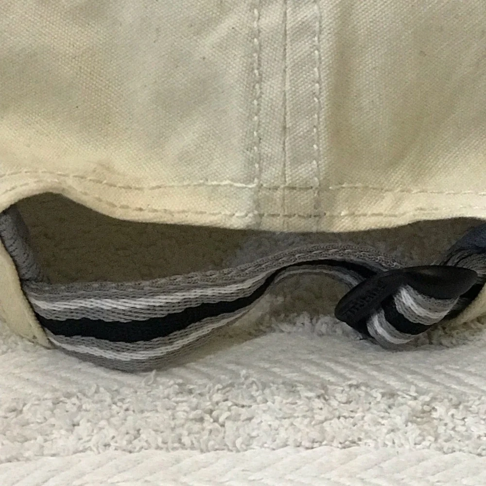 Titleist b1		cap	titleist	c	genderless	adjustable strap